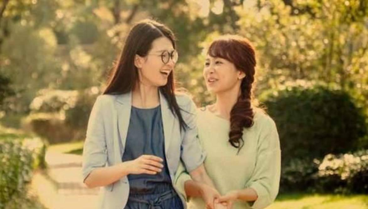 迪丽热巴只穿晚礼服,极致诱惑酥胸半露,让人直呼受不了