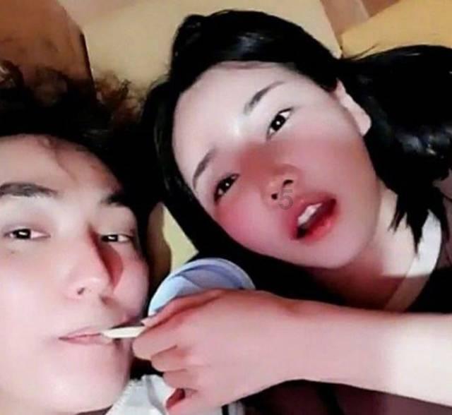 关晓彤《令人心动的offer4》路透，戴粉色贝雷帽的她凸显了什么气质？游戏画面