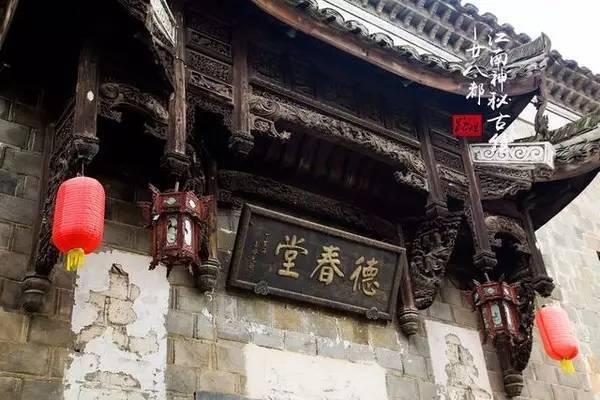 琳娜整理房间